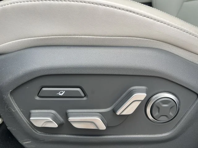 Used 2025 Silver Hyundai Calligraphy image 36