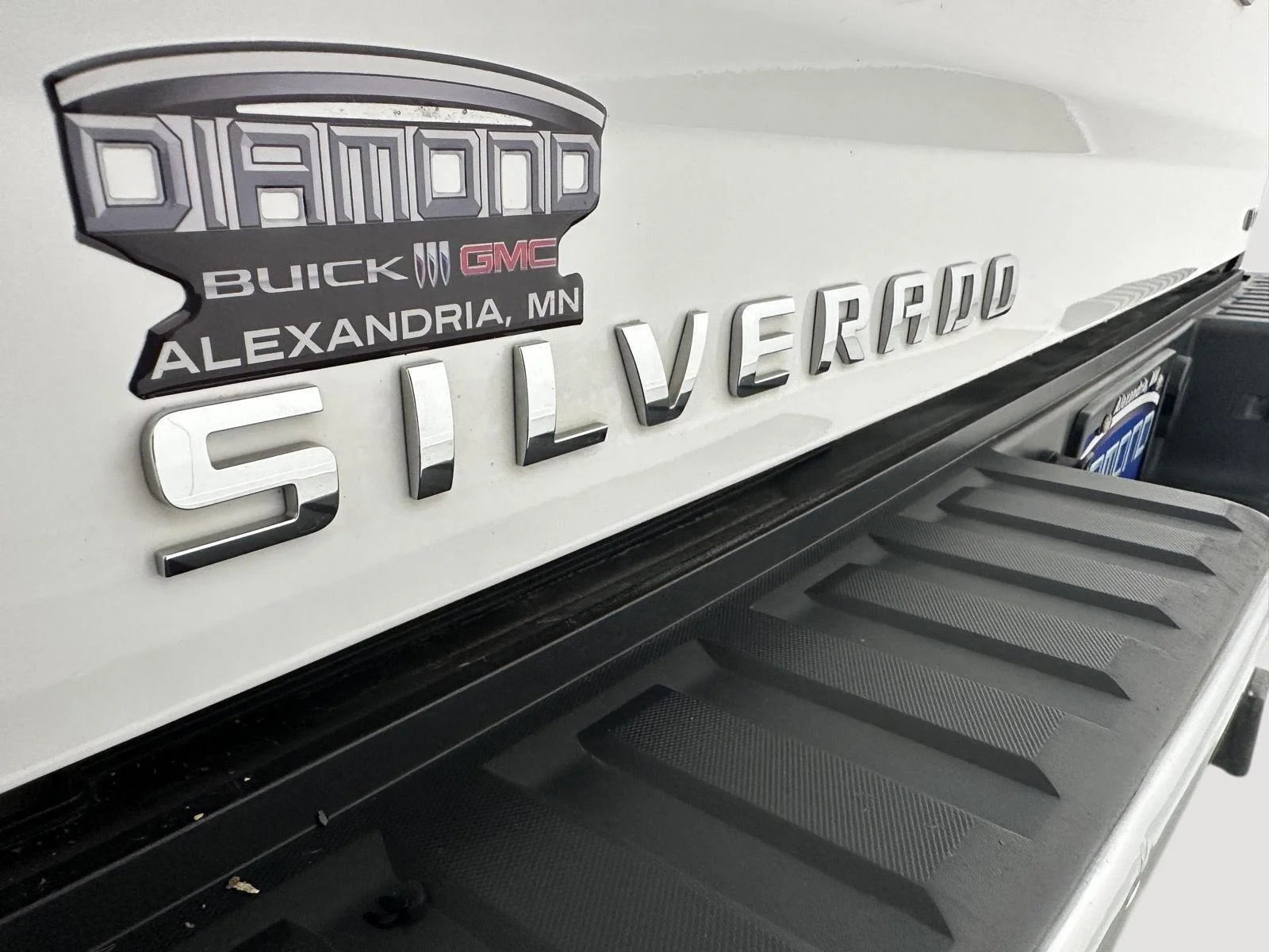 Used 2018 SUMMIT WHITE Chevrolet LTZ image 29