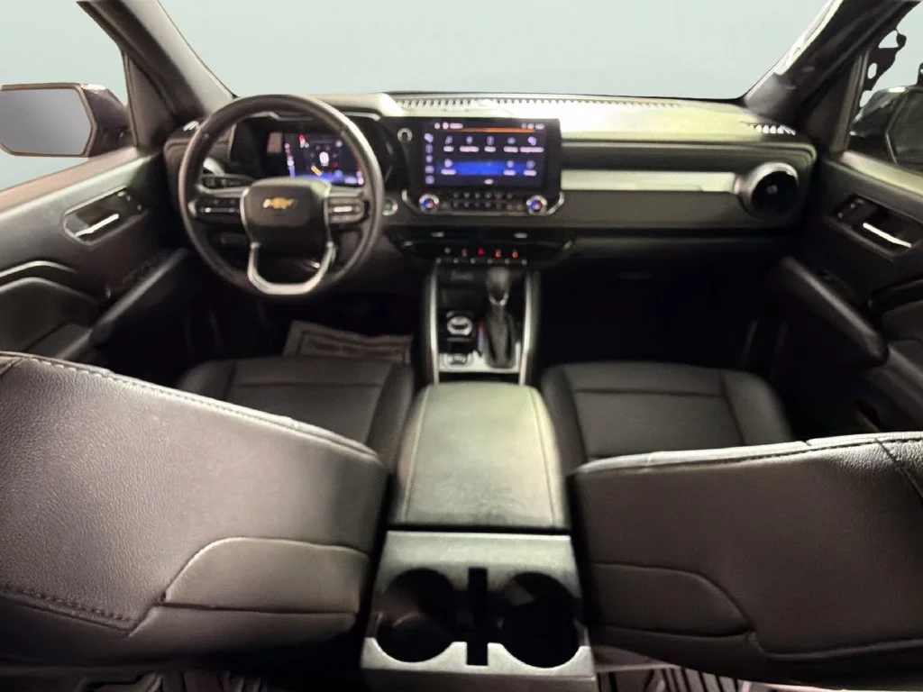 Used 2023 BLACK Chevrolet 4WD LT image 31
