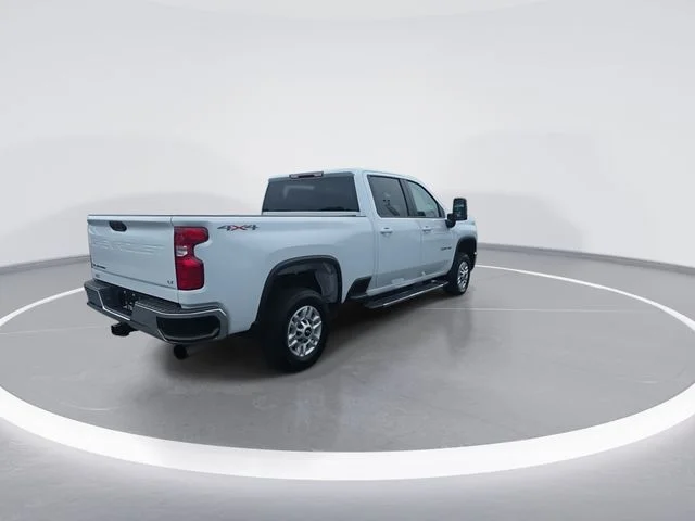 Used 2025 White Chevrolet LT image 8