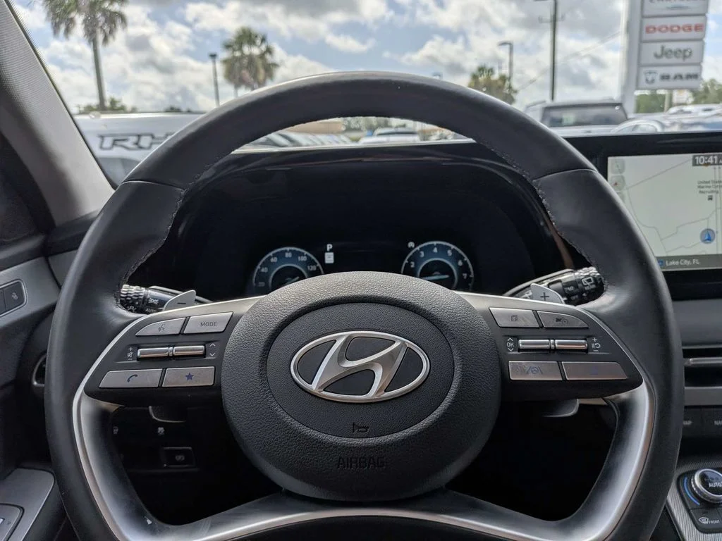 Used 2025 White Hyundai SEL Premium image 24