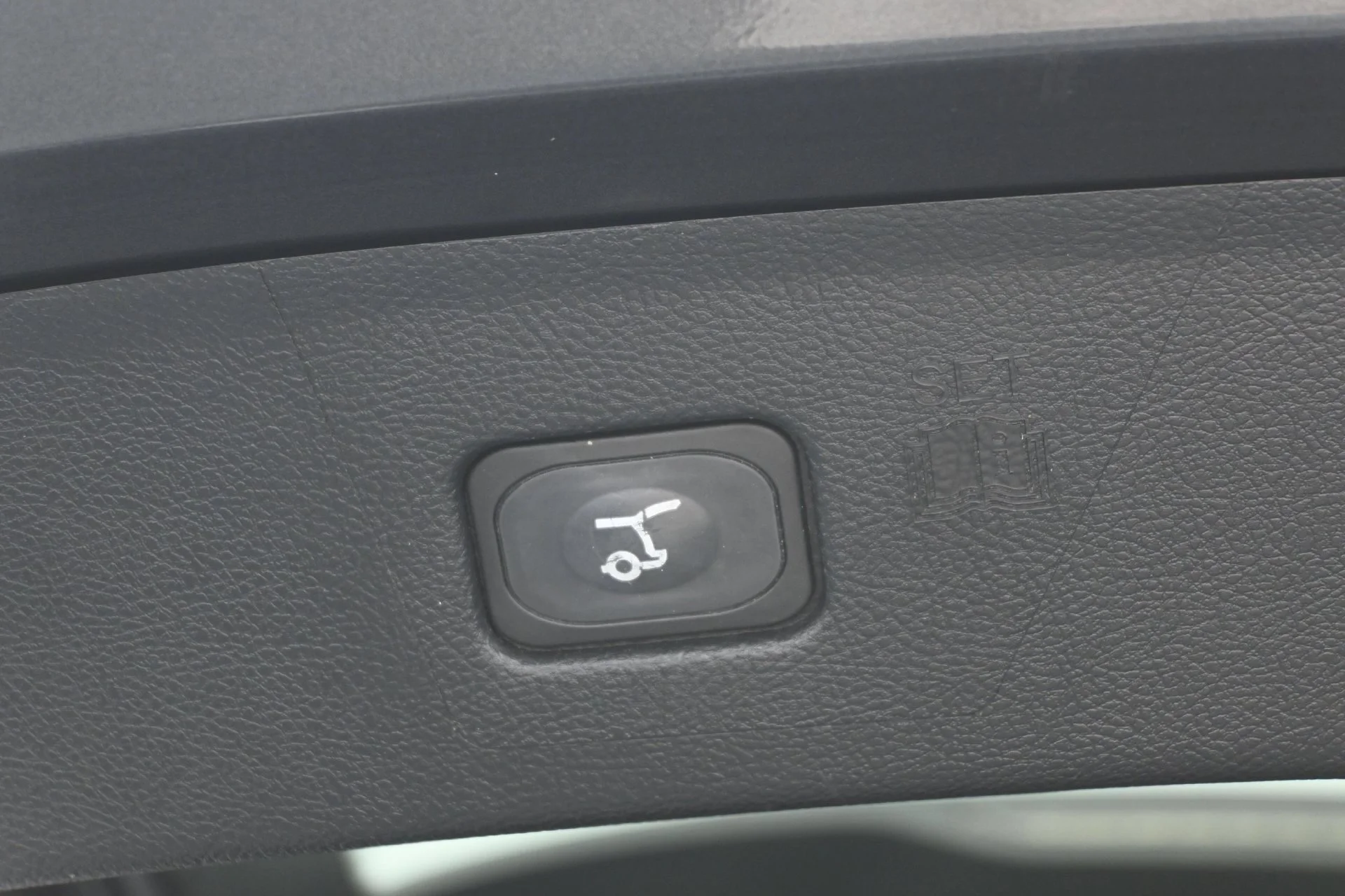 Used 2015  Ford 4D WAGON TITANIUM AWD image 16