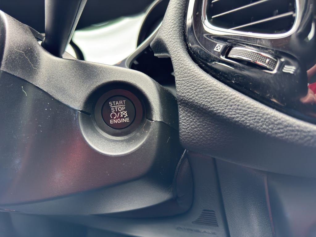 Used 2019 Granite Crystal Met Jeep Altitude image 25