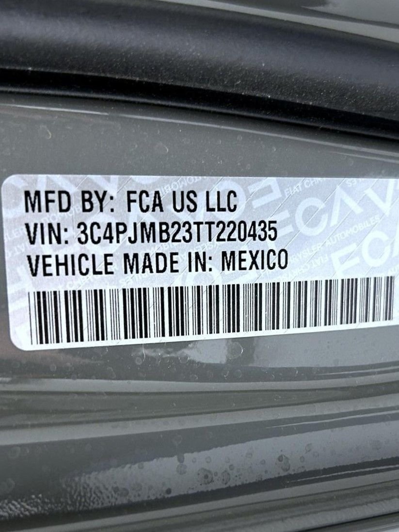New 2026 Sting-Gray Clear-Coat Exterior Paint Jeep Laredo image 25