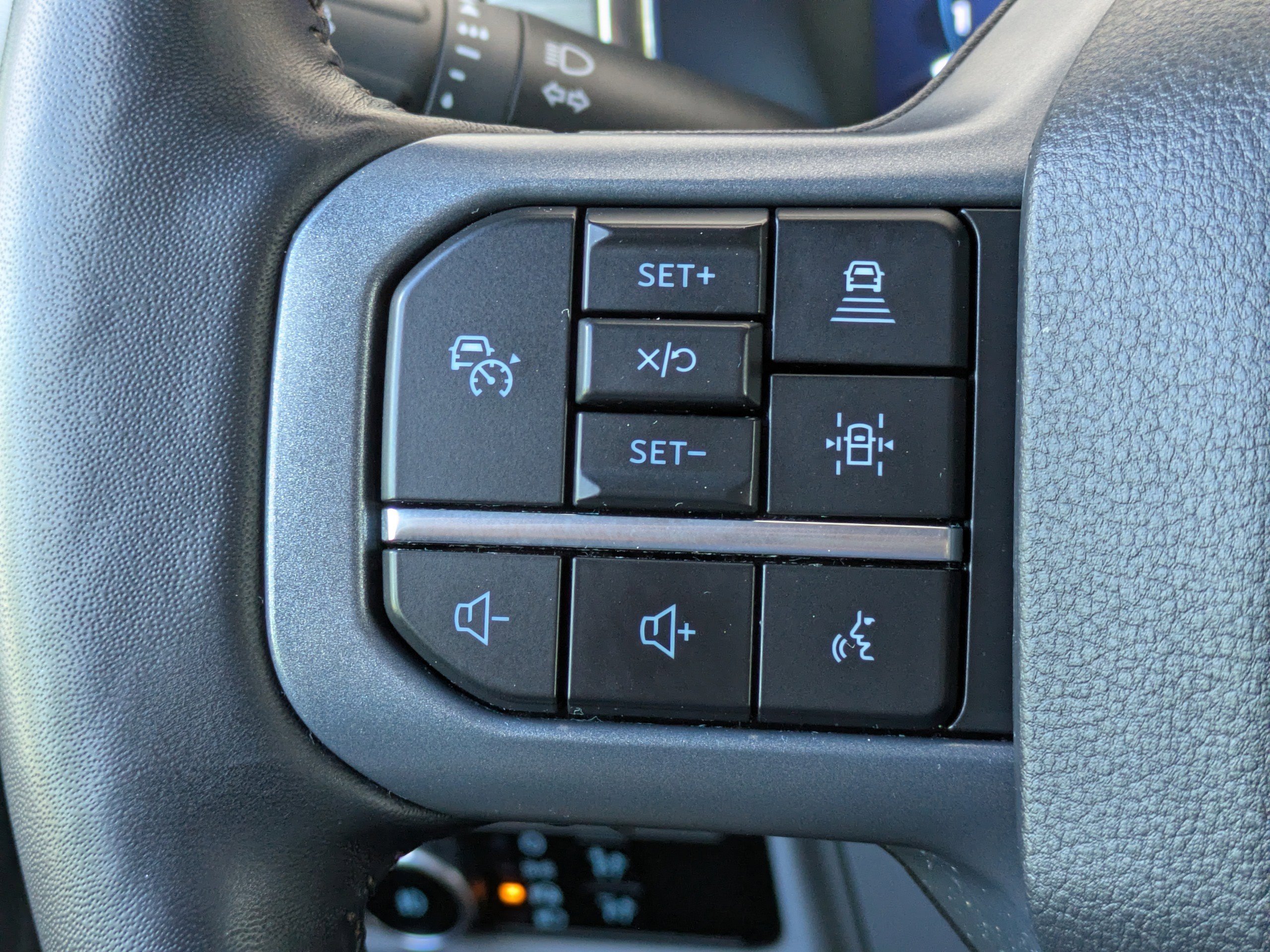 Used 2024 Black Metallic Ford LARIAT image 25