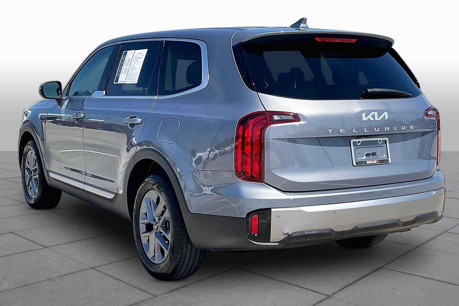 Used 2025 Everlasting Silver Kia LX image 11