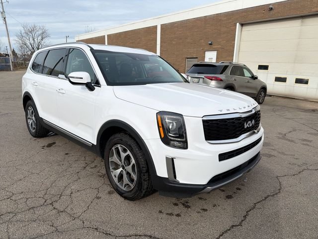 Used 2022 White Kia EX image 11