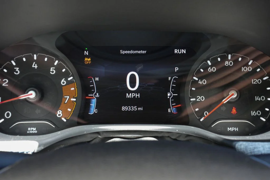 Used 2022 Gray Jeep Latitude image 24