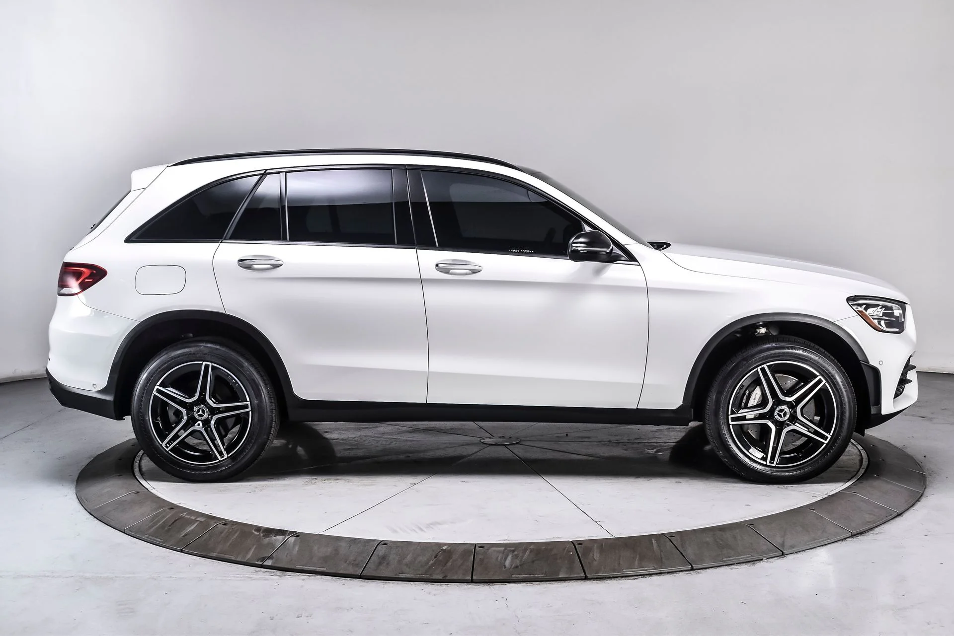 Used 2022 Polar White Mercedes-Benz GLC 300 image 7
