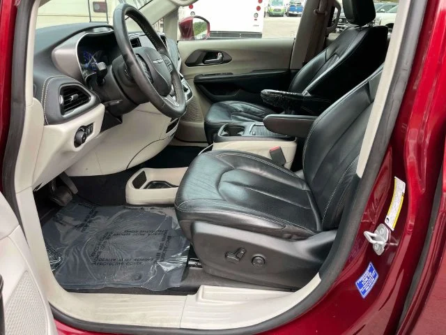 Certified Used 2022 Velvet Chrysler Touring L image 29