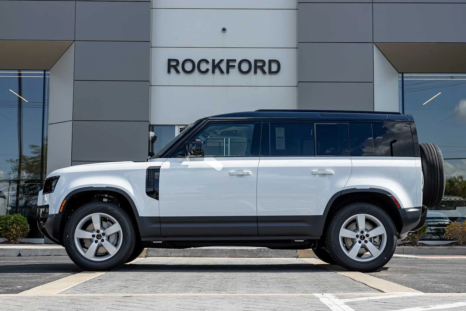 New 2026 Fuji White Land Rover S image 6