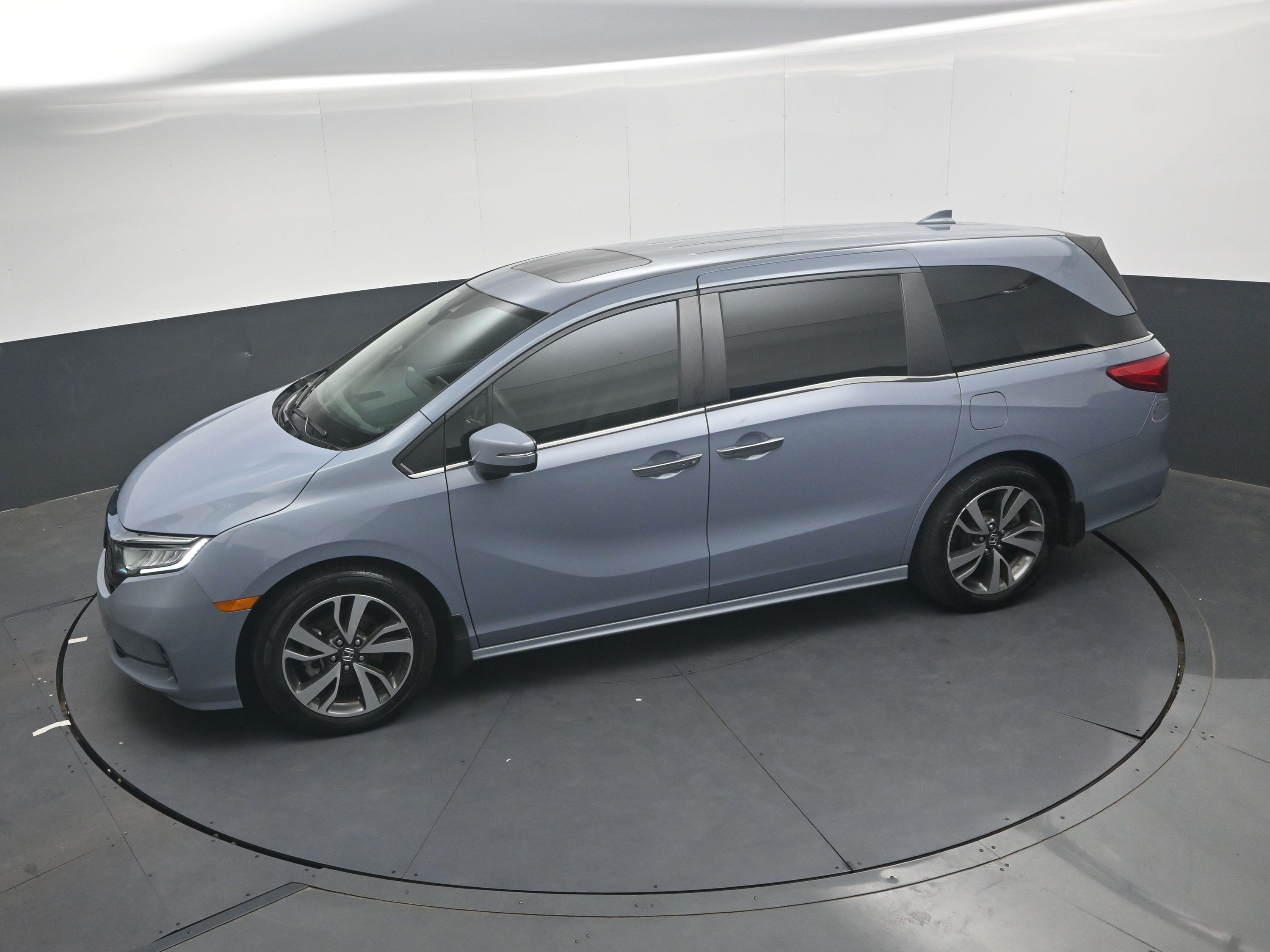 Used 2023 Sonic Gray Pearl Honda Touring image 21