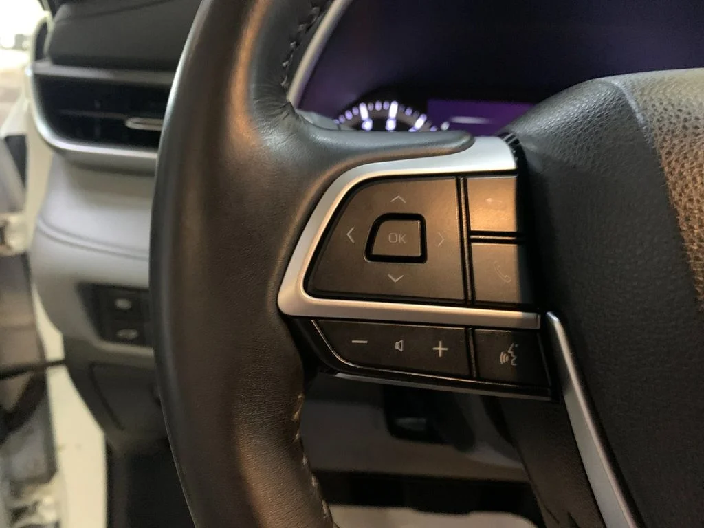 Used 2022 Beige Toyota XLE image 30
