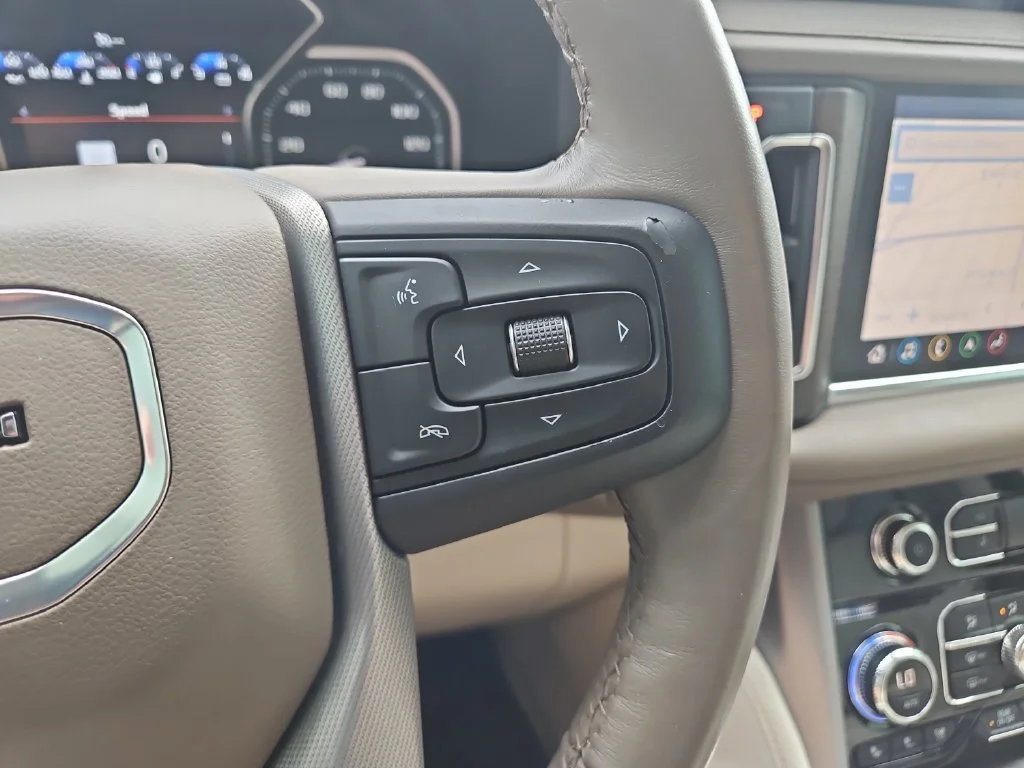 Used 2021 WHITE FROST TRICOAT GMC Denali image 22