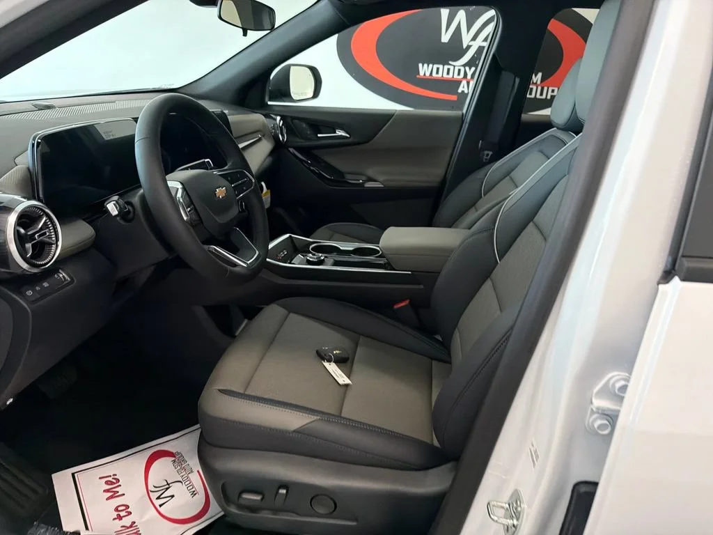 New 2027 Summit White Chevrolet LT image 11
