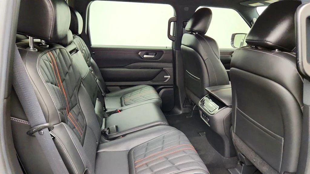 Used 2025 Super Black Nissan 4x4 PRO-4X image 23