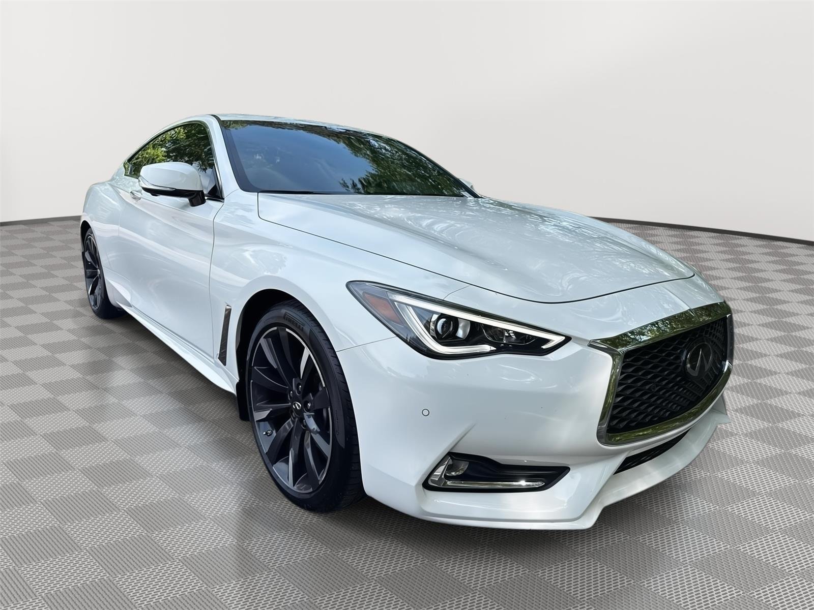 Used 2022 Pure White INFINITI LUXE image 4