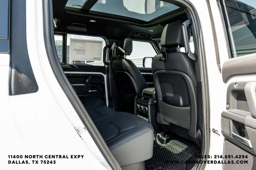 New 2026 Fuji White Land Rover X-Dynamic SE image 40