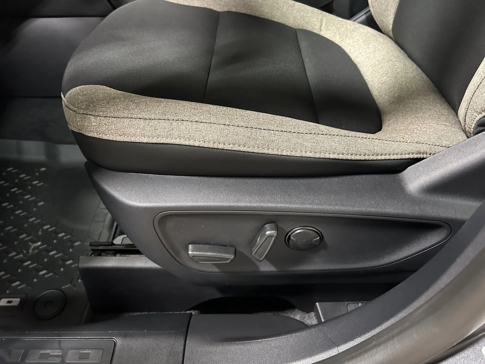 New 2026 Carbonized Grey Metallic Ford Big Bend image 14