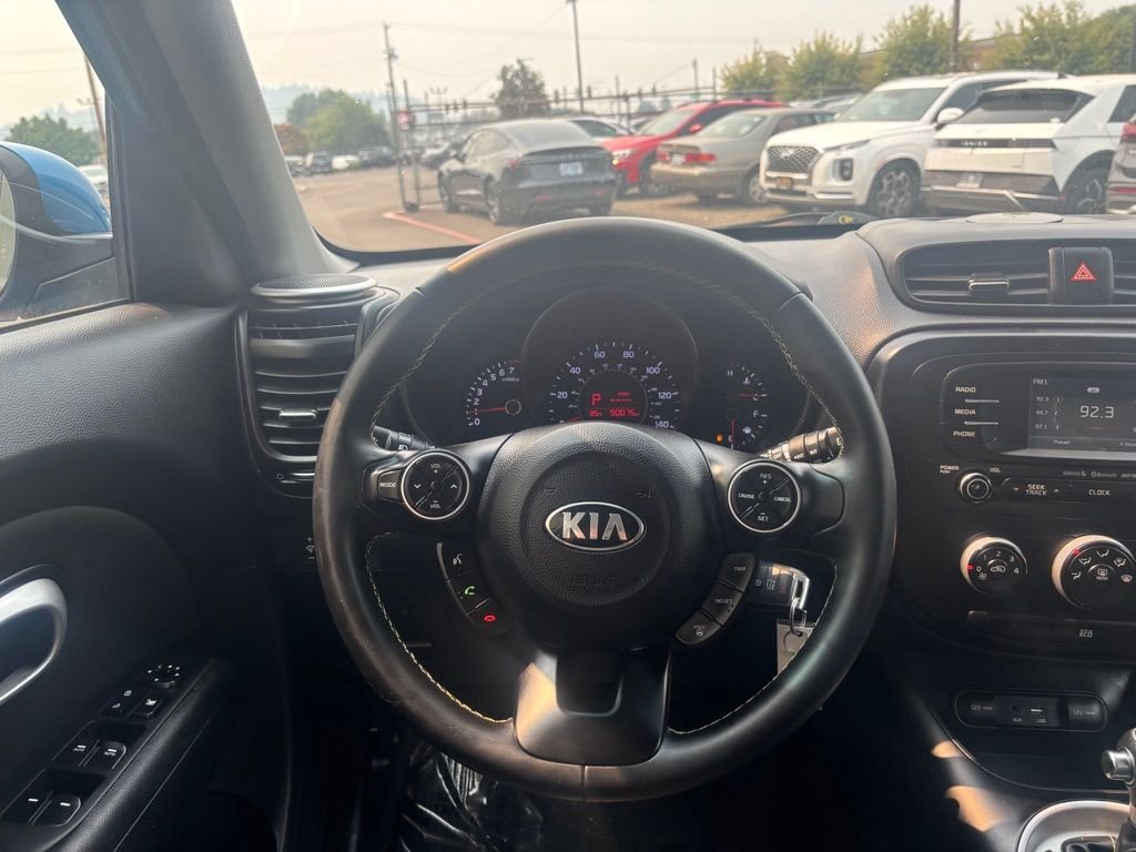 Used 2016 Blue Kia Plus image 19