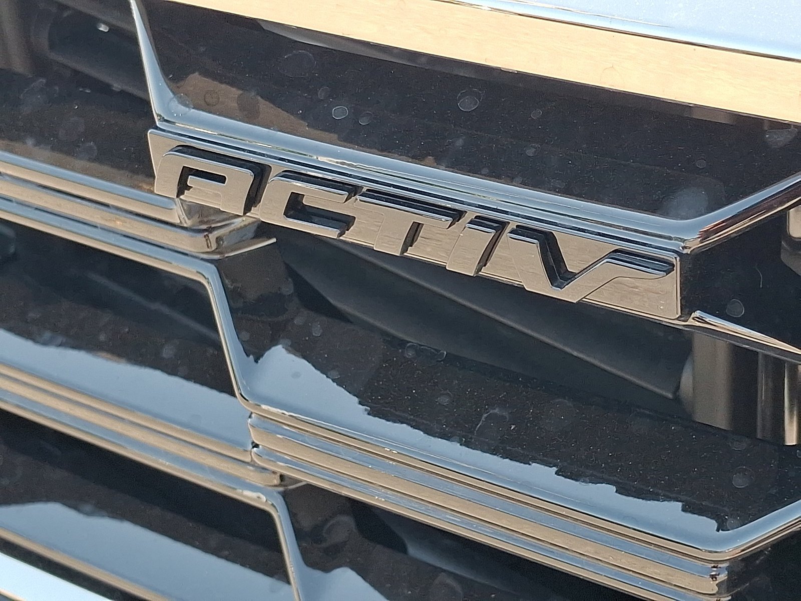 New 2027 Mosaic Black Metallic Chevrolet ACTIV image 5