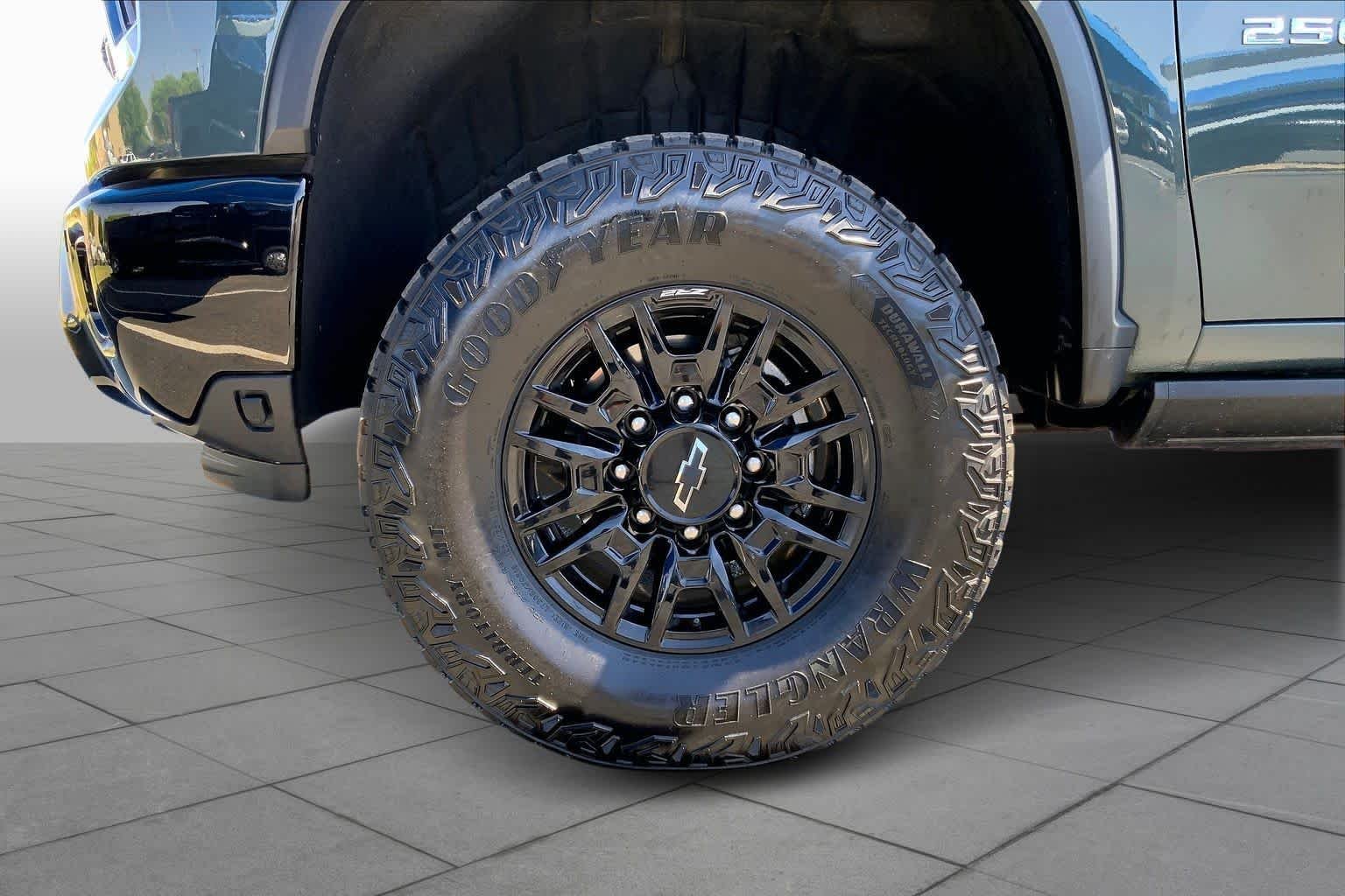 2026 Chevrolet Silverado 2500HD ZR2 - Photo 11