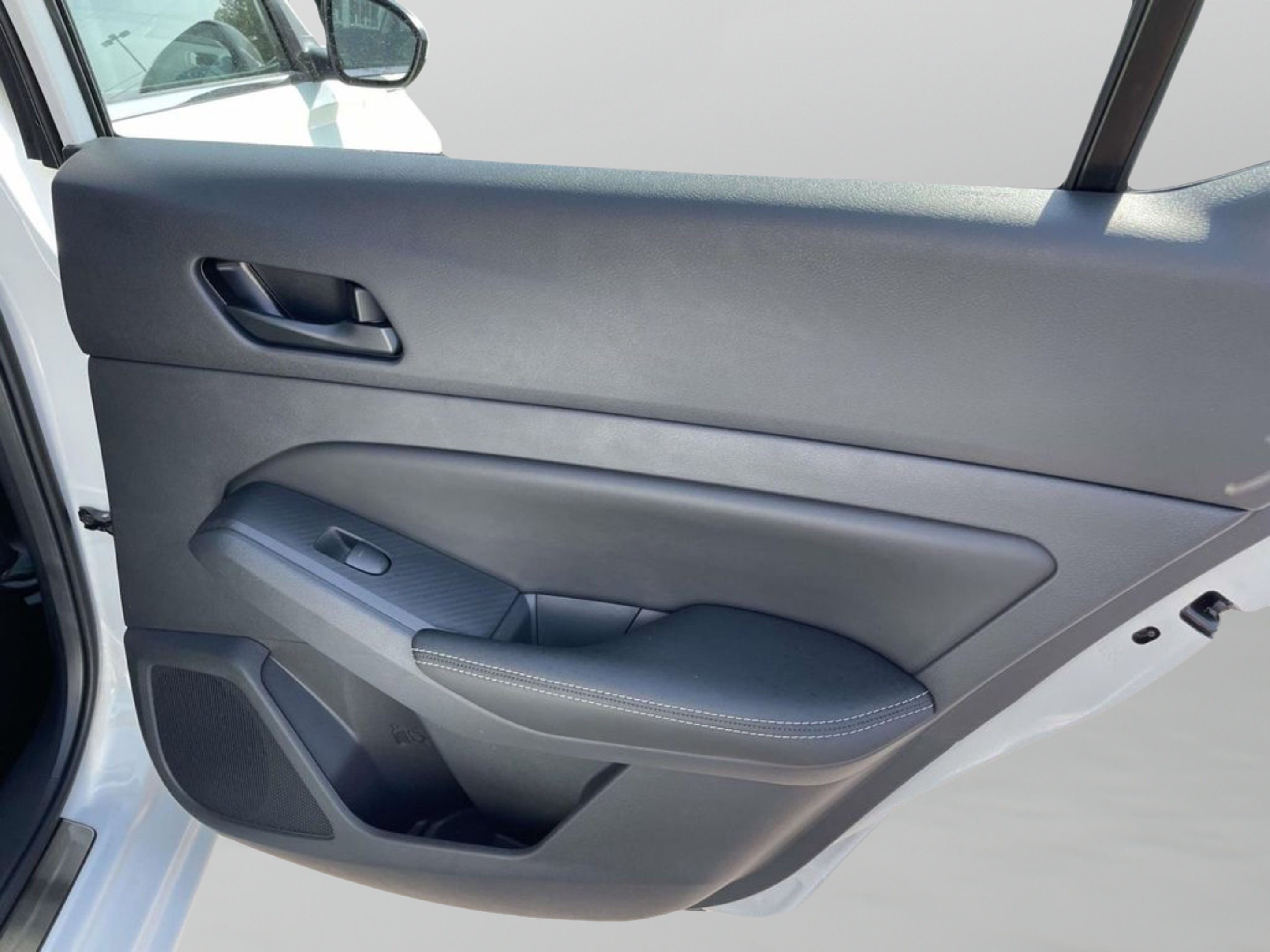 New 2026 Pearl White TriCoat Nissan 2.5 SV image 28
