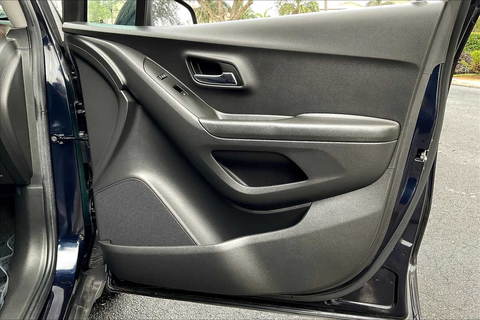 2022 Chevrolet Trax LT - Photo 23