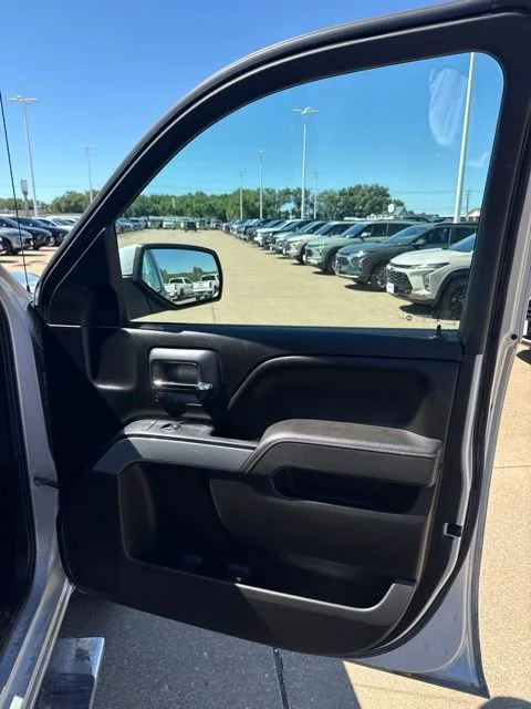 Used 2017 SILVER ICE METALLIC Chevrolet LT image 20