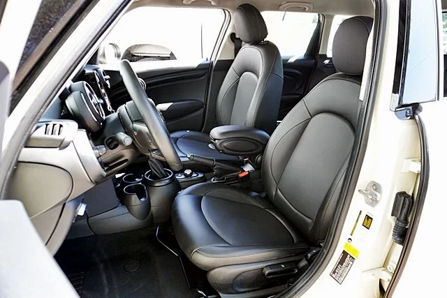 Used 2019 White MINI Classic image 14