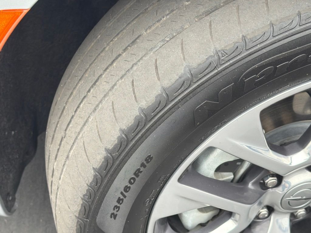 Used 2023 Silver Chrysler Pinnacle image 19