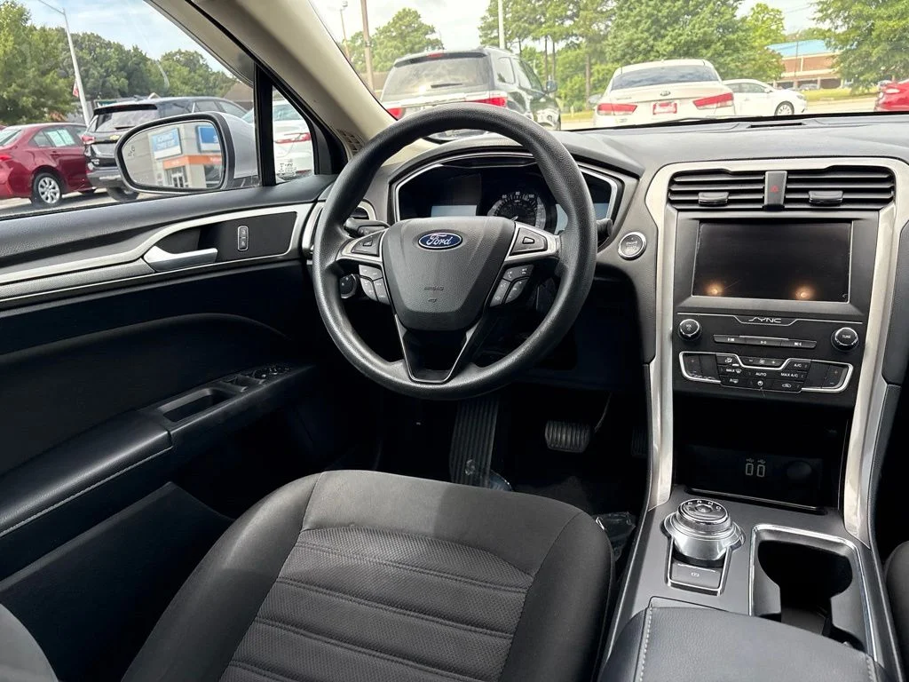 Used 2019 Silver Ford SE image 8