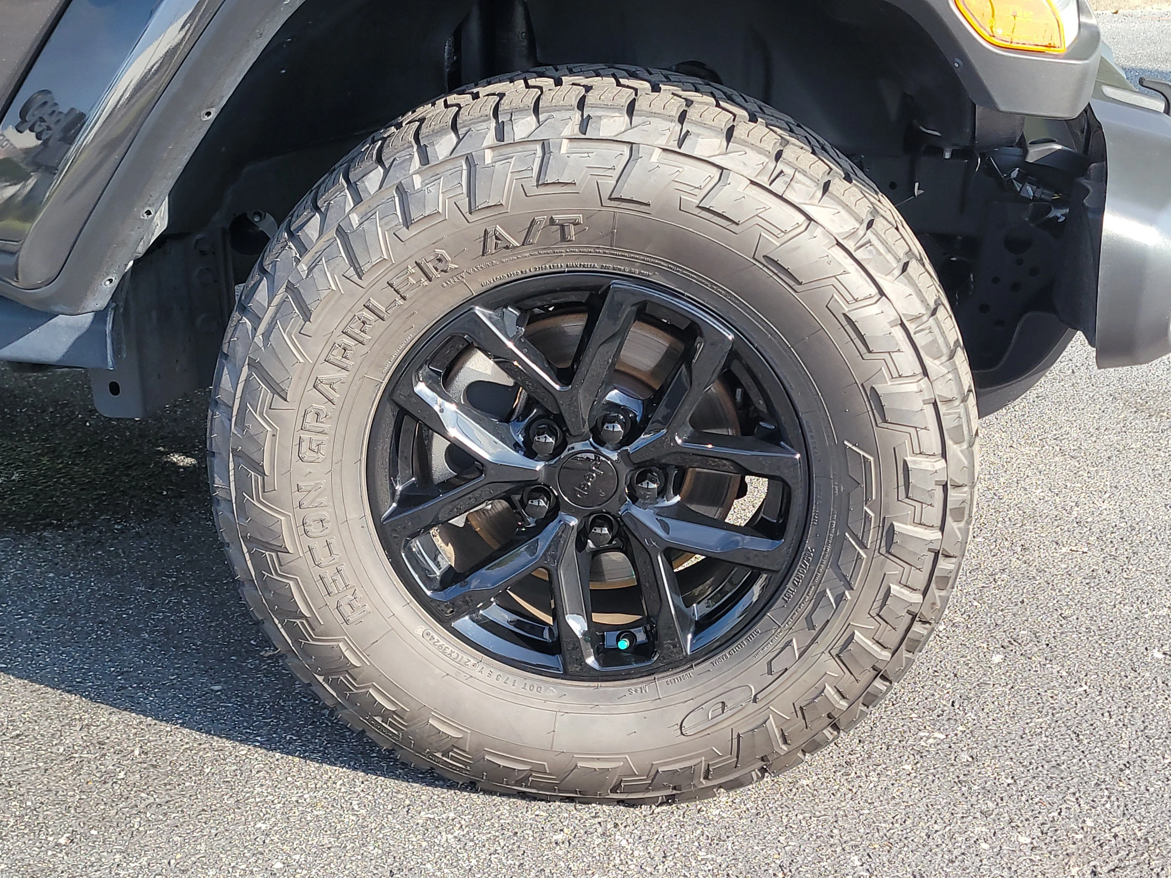 Used 2023 Granite Crystal Metallic Clearcoat Jeep Sport S image 8