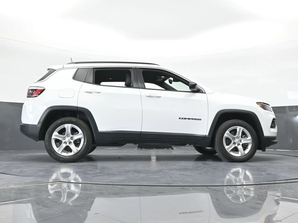 Used 2023 Bright White Clearcoat Jeep Latitude image 24