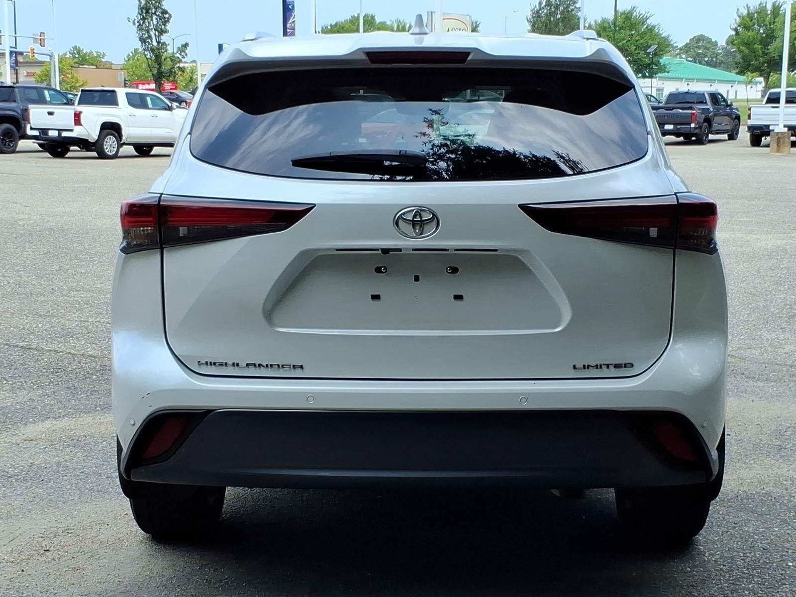 Used 2024 Wind Chill Pearl Toyota Limited image 13