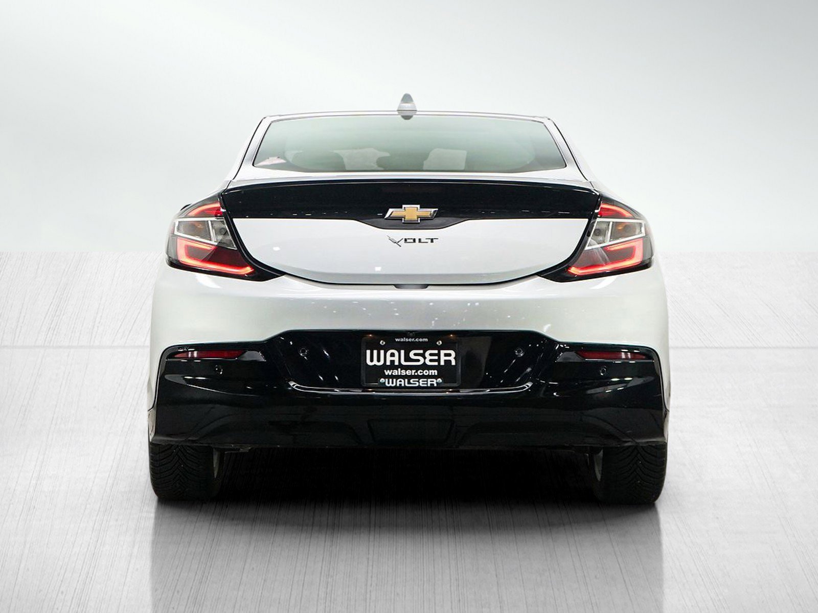 Used 2018 Silver Ice Metallic Chevrolet Lt image 4