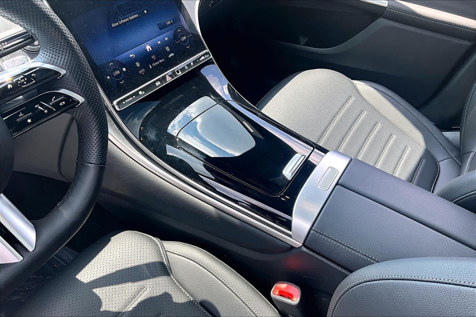 Used 2026 Verde Silver Metallic Mercedes-Benz GLC 300 image 16