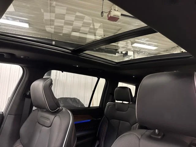 New 2026 Velvet Red Pearl-Coat Exterior Paint Jeep Summit image 32