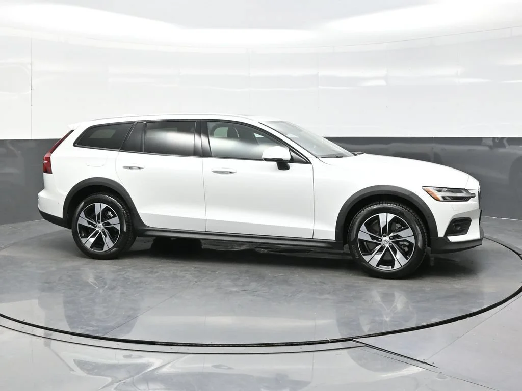 Certified Used 2026 Crystal White Volvo Plus image 8