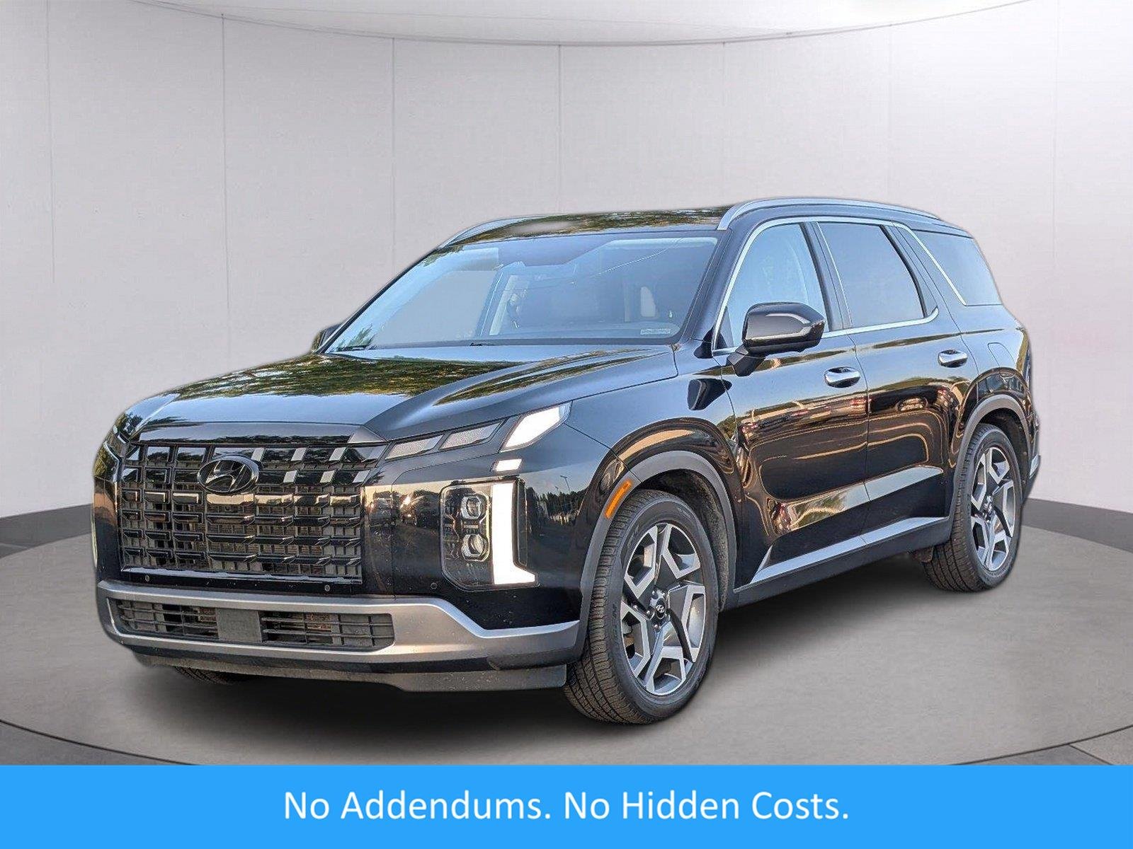 Used 2023 Abyss Black Pearl Hyundai Limited image 1