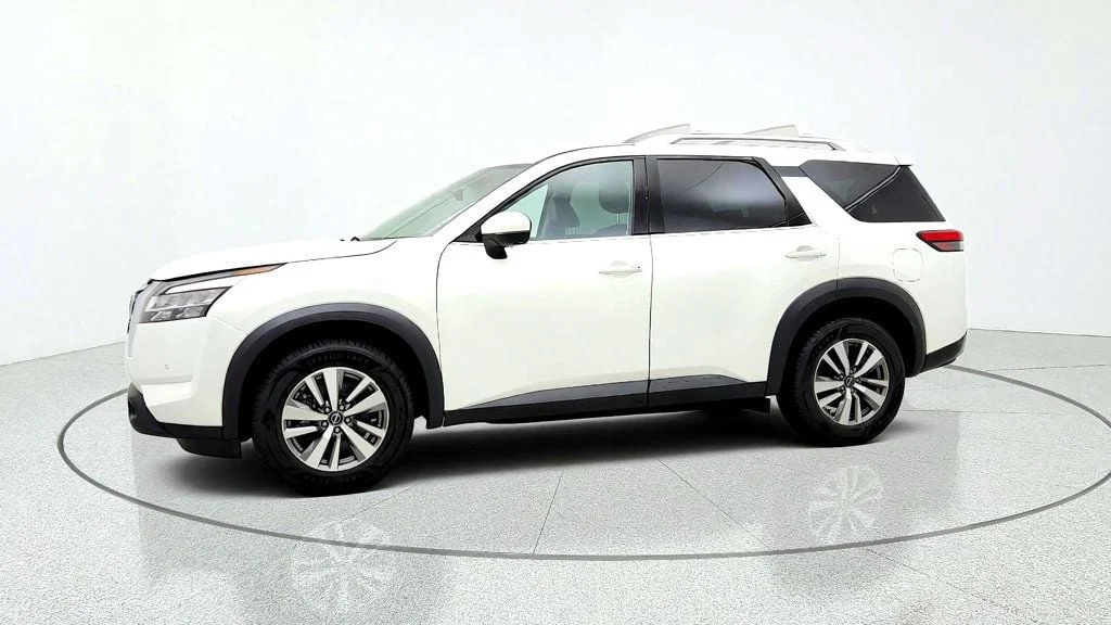 Used 2023 Pearl White Tricoat Nissan SL 4WD image 8