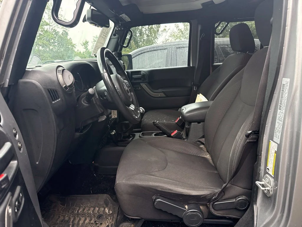 Used 2017 Silver Jeep Unlimited Sport image 5