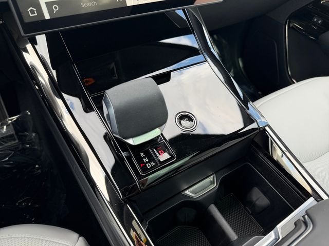 Certified Used 2025 White Land Rover Dynamic SE image 24