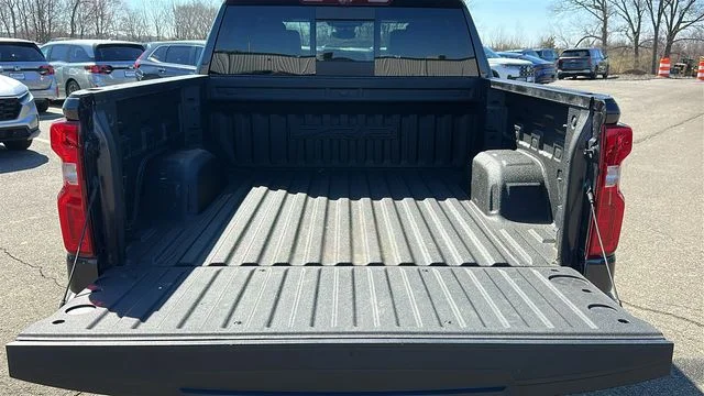 Used 2024 Gray Chevrolet ZR2 image 30