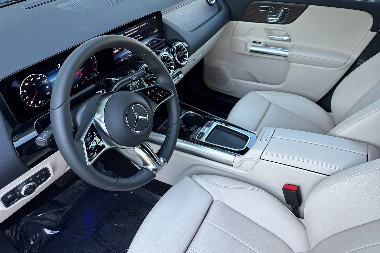 New 2026 Polar White Mercedes-Benz GLA 250 image 16