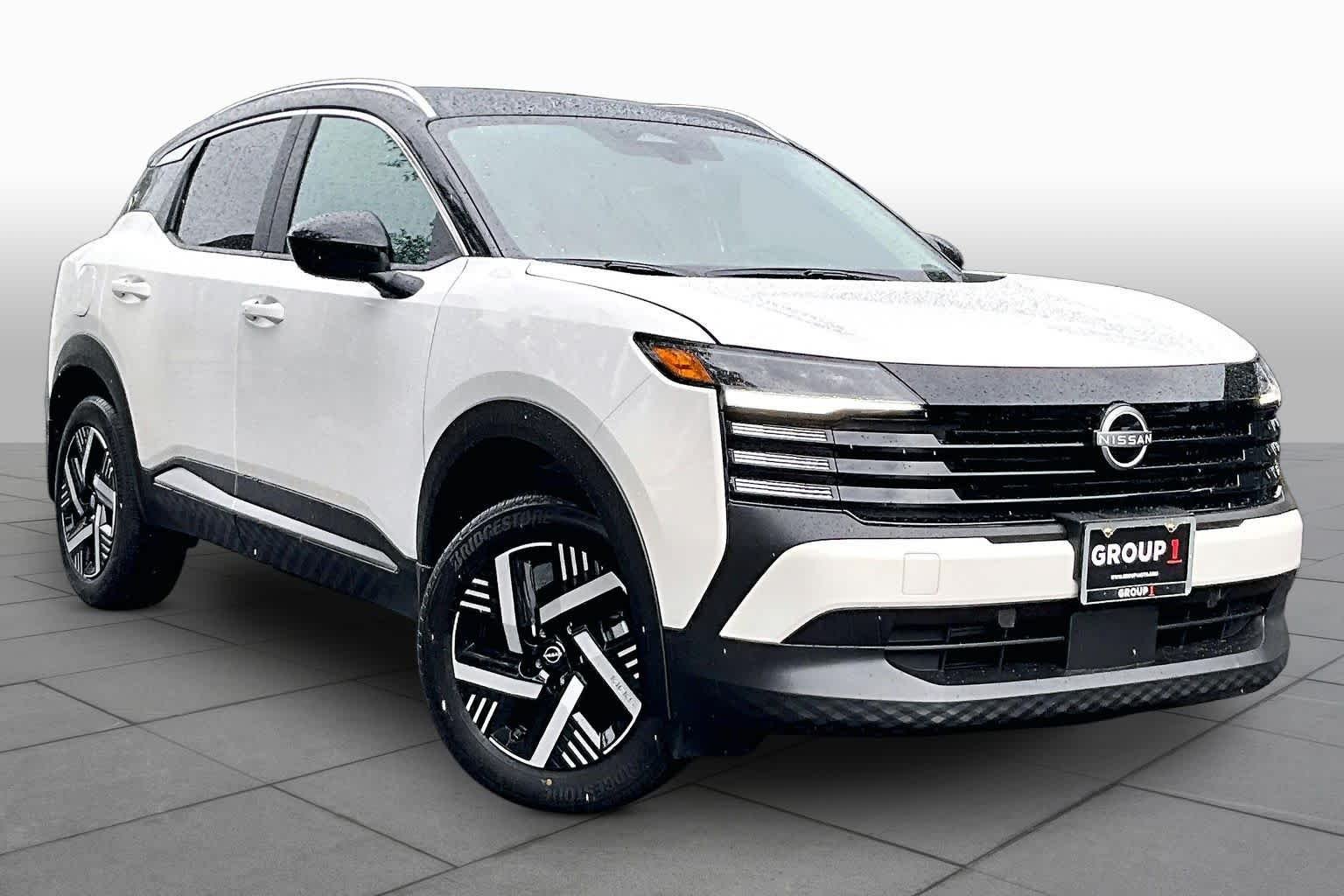 New 2026 Aspen White Tricoat/Super Black Nissan SV image 2