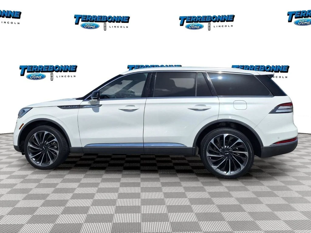 Used 2020 White Metallic Lincoln Reserve image 8