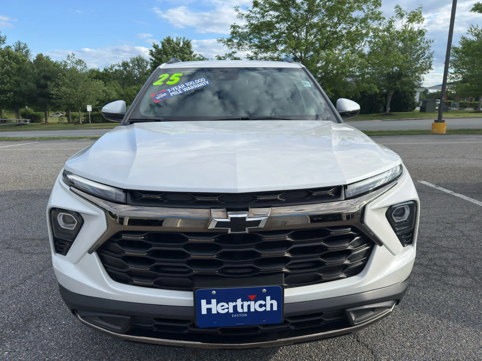 Used 2025 Iridescent Pearl Tricoat Chevrolet ACTIV image 7