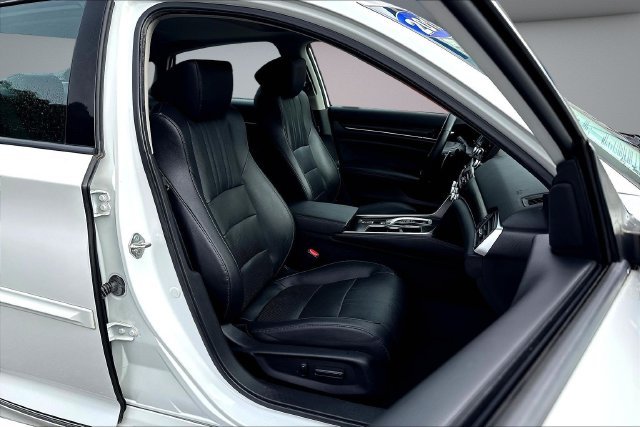Used 2019 White Honda Touring image 31