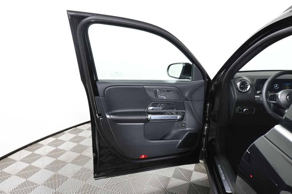 Used 2026 Night Black Mercedes-Benz GLB 250 image 29